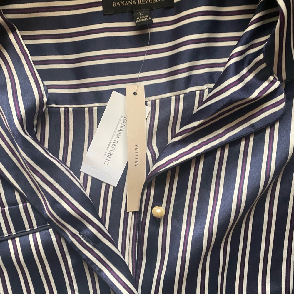 NWT Banana Republic Blouse - Picture 2 of 4